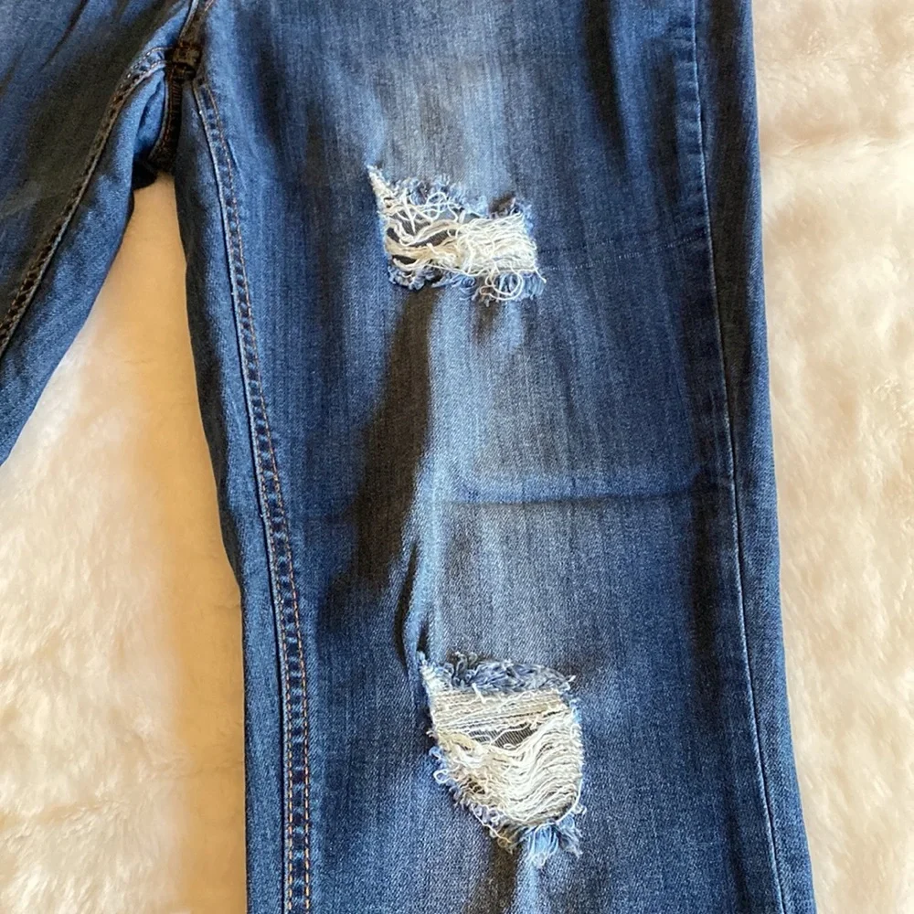 PLUS Size 18 ALMOST FAMOUS Mid Rise Roll Cuff Ripped Jeans - Picture 2 of 10